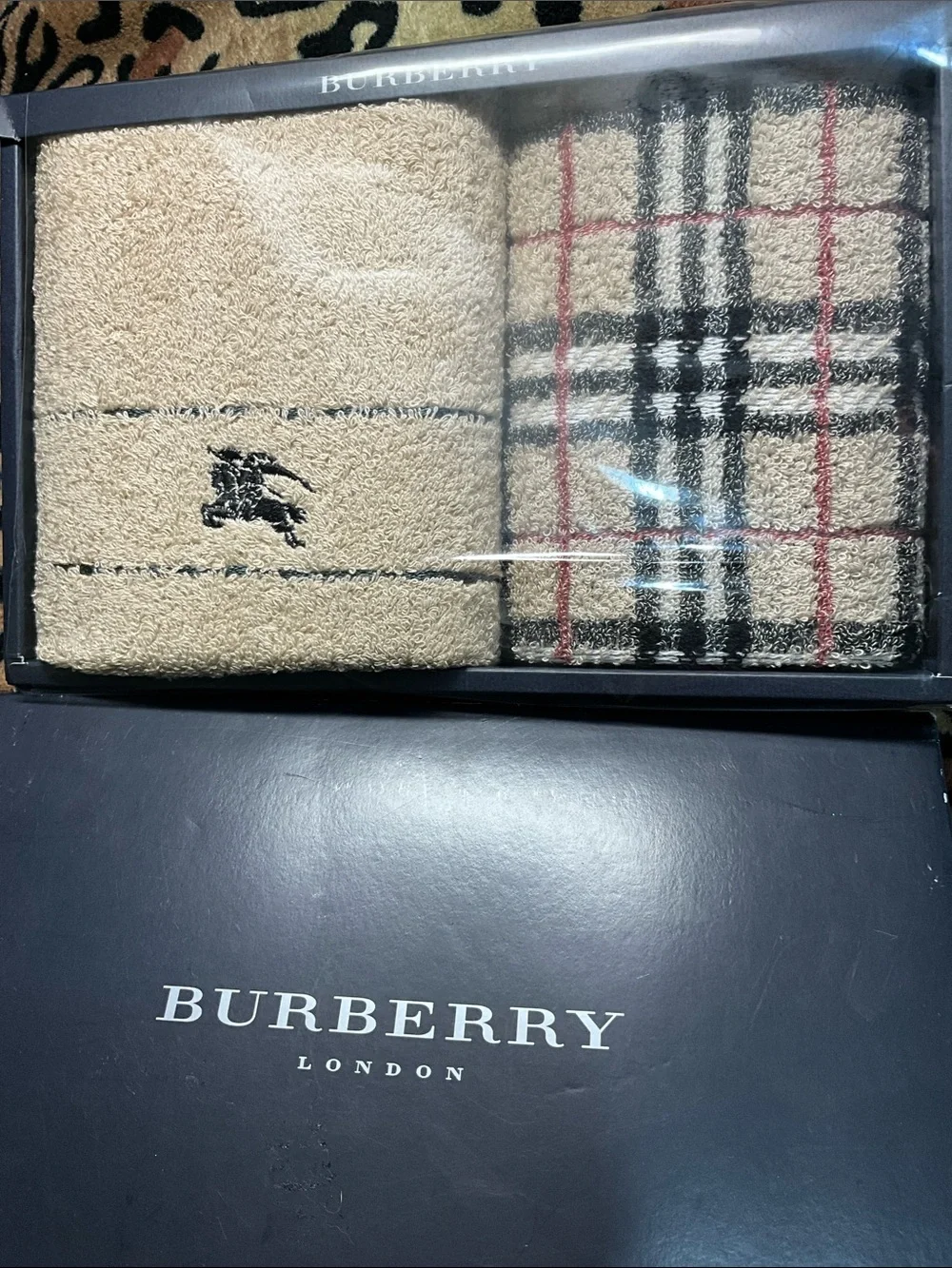 NIB Burberry Hand Towel &  Wash Cloth Set